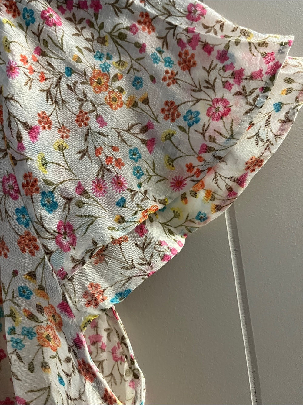 Lightweight White Floral Flutter Sleeve Tunic - Picture 9 of 13